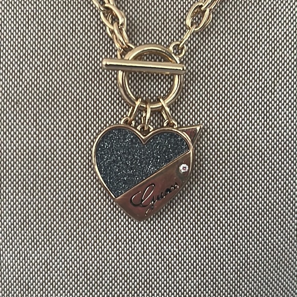 Guess gold toned necklace toggle clasp - Picture 2 of 5